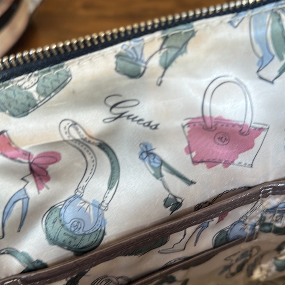 Guess Bag - Picture 16 of 16